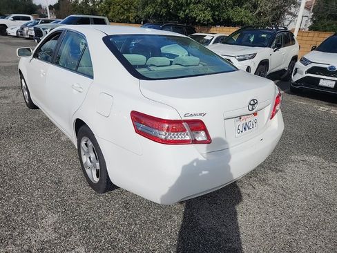 Used 2010 Toyota Camry image 3
