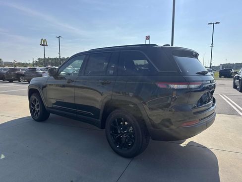 New 2026 Jeep Grand Cherokee Altitude RWD image 5