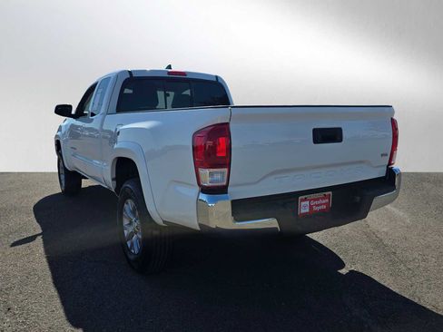 Used 2017 Toyota Tacoma SR5 RWD image 5