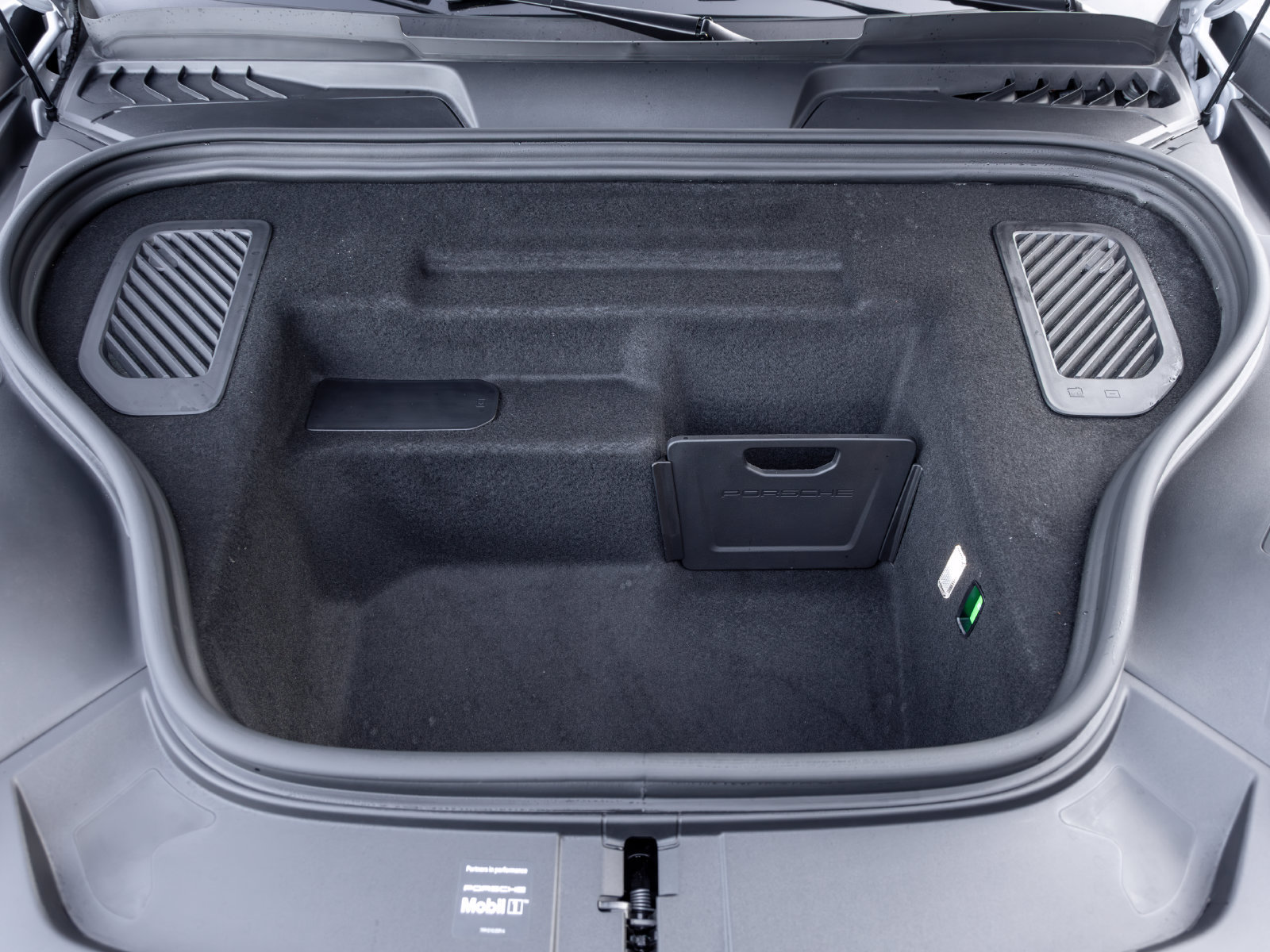 Certified 2025 Porsche Macan 4S Electric AWD/4WD image 65