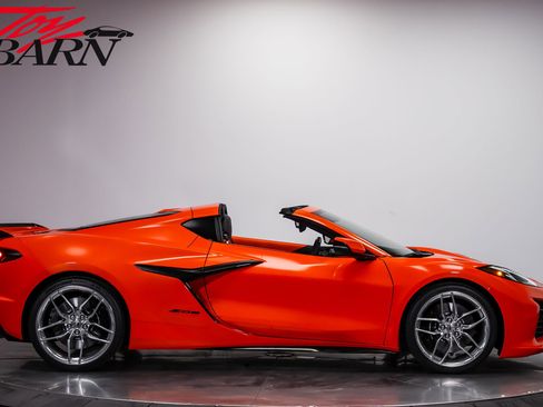 Used 2025 Chevrolet Corvette Z06 w/ Stealth Interior Trim Package RWD image 6