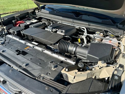 Used 2024 GMC Canyon AT4X w/ AT4X AEV Edition image 26