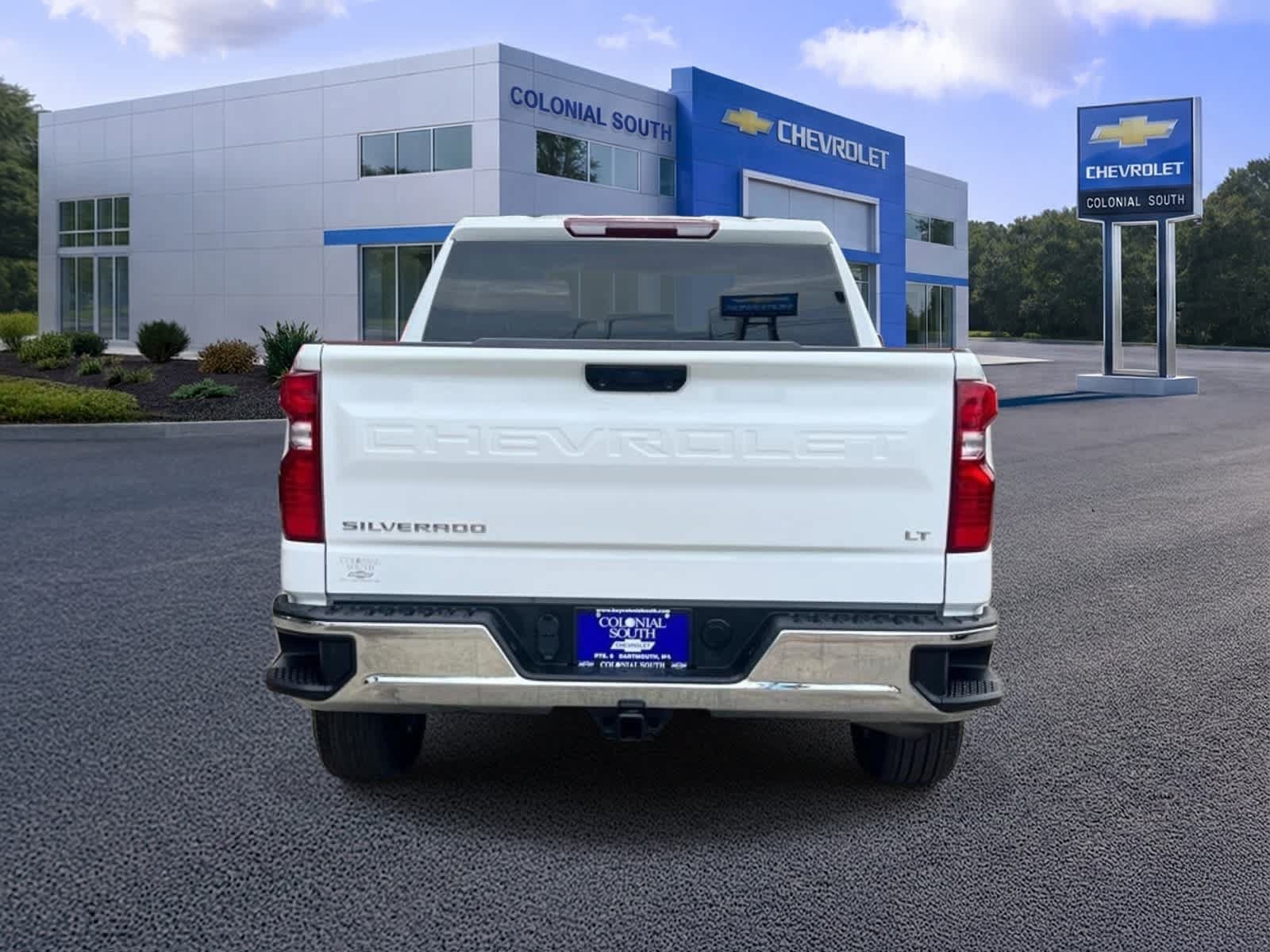 Used 2023 Chevrolet Silverado 1500 LT AWD/4WD image 5