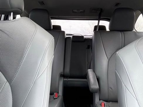 Used 2023 Toyota Highlander Limited image 41