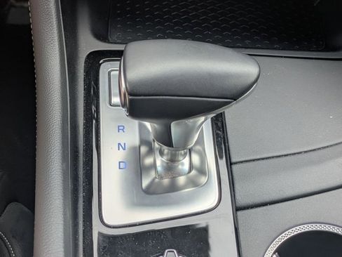 Used 2025 Genesis G70 2.5T image 15