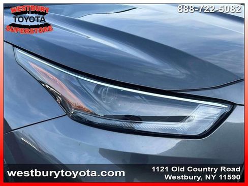 Used 2022 Toyota Highlander XLE AWD/4WD image 13
