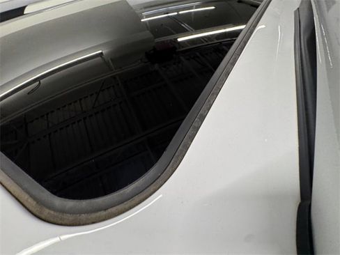 Used 2019 Jeep Cherokee Limited image 22