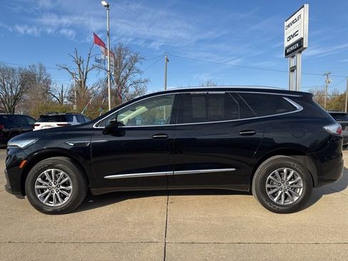 Used 2023 Buick Enclave Essence image 6