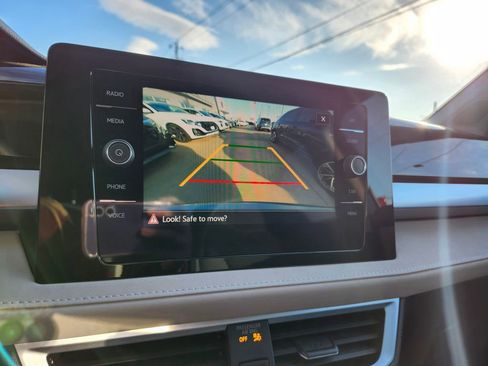 New 2026 Volkswagen Taos SE image 14