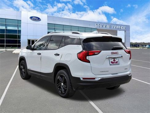 Used 2019 GMC Terrain SLT image 2