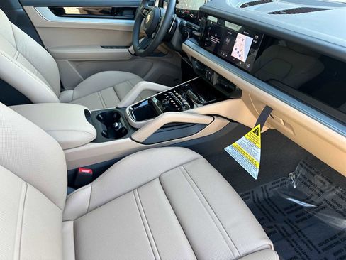 New 2026 Porsche Cayenne image 17