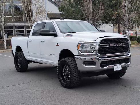 Used 2022 RAM 2500 Big Horn AWD/4WD image 3