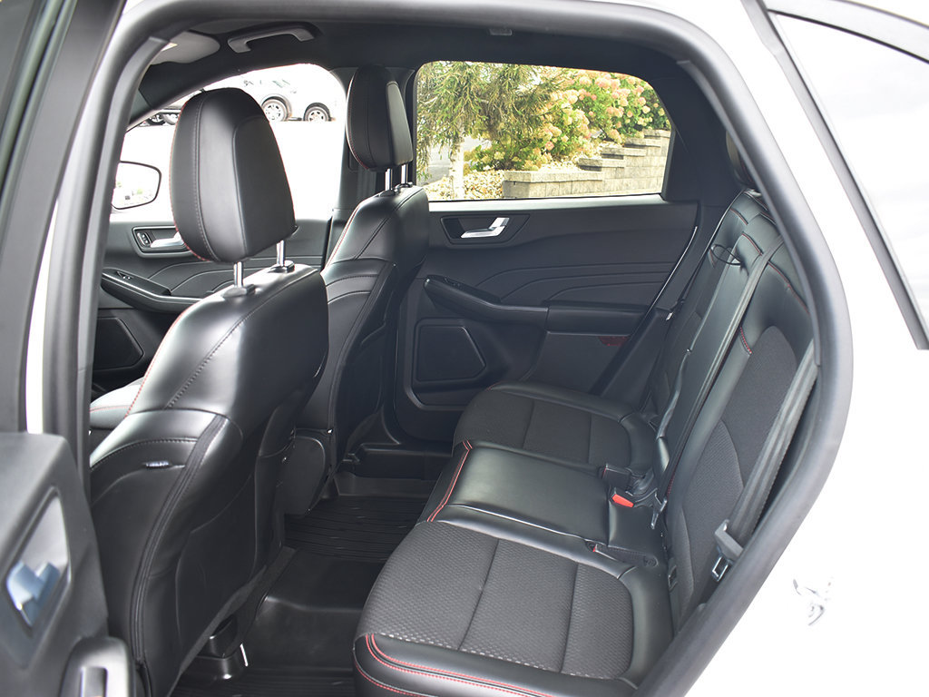 Used 2024 Ford Escape ST-Line w/ Tech Pack #1 AWD/4WD image 6