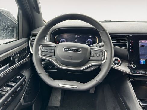 Used 2024 Jeep Wagoneer Series II w/ Flexible Seating Group image 12