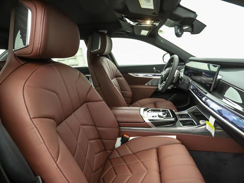 New 2026 BMW 740i xDrive AWD/4WD image 32