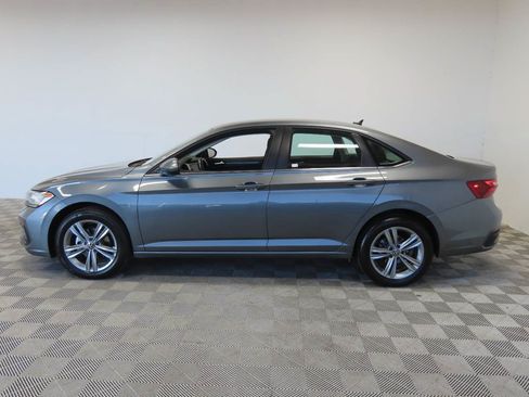 Used 2024 Volkswagen Jetta SE FWD image 5