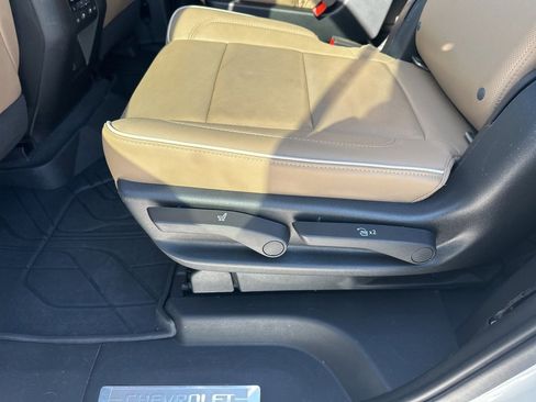 Used 2021 Chevrolet Tahoe Premier w/ Premium Package image 34