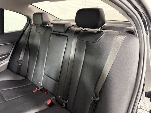 Used 2018 BMW 320i Sedan image 21