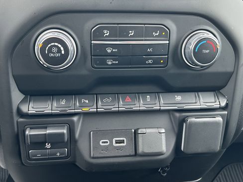 Used 2025 Chevrolet Silverado 2500 Custom w/ Custom Value Package image 30