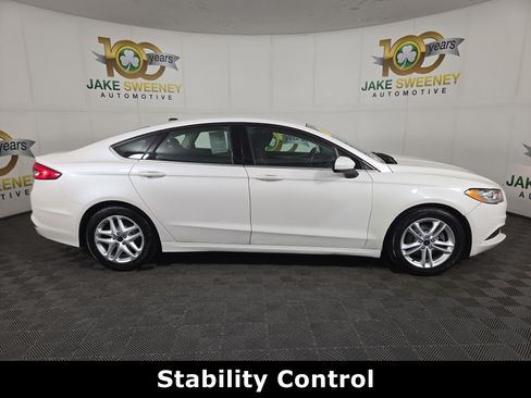 Used 2018 Ford Fusion SE w/ Fusion SE Technology Package FWD image 9