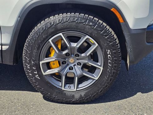 Used 2022 Rivian R1T Adventure AWD/4WD image 9
