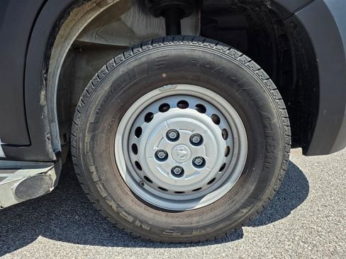 Used 2025 RAM ProMaster 2500 w/ U-Haul Equipment Group FWD image 30