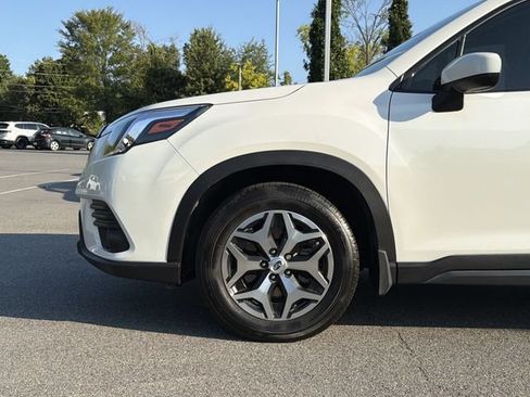 Used 2024 Subaru Forester Premium AWD/4WD image 9