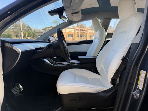 Used 2020 Tesla Model Y Performance image 24