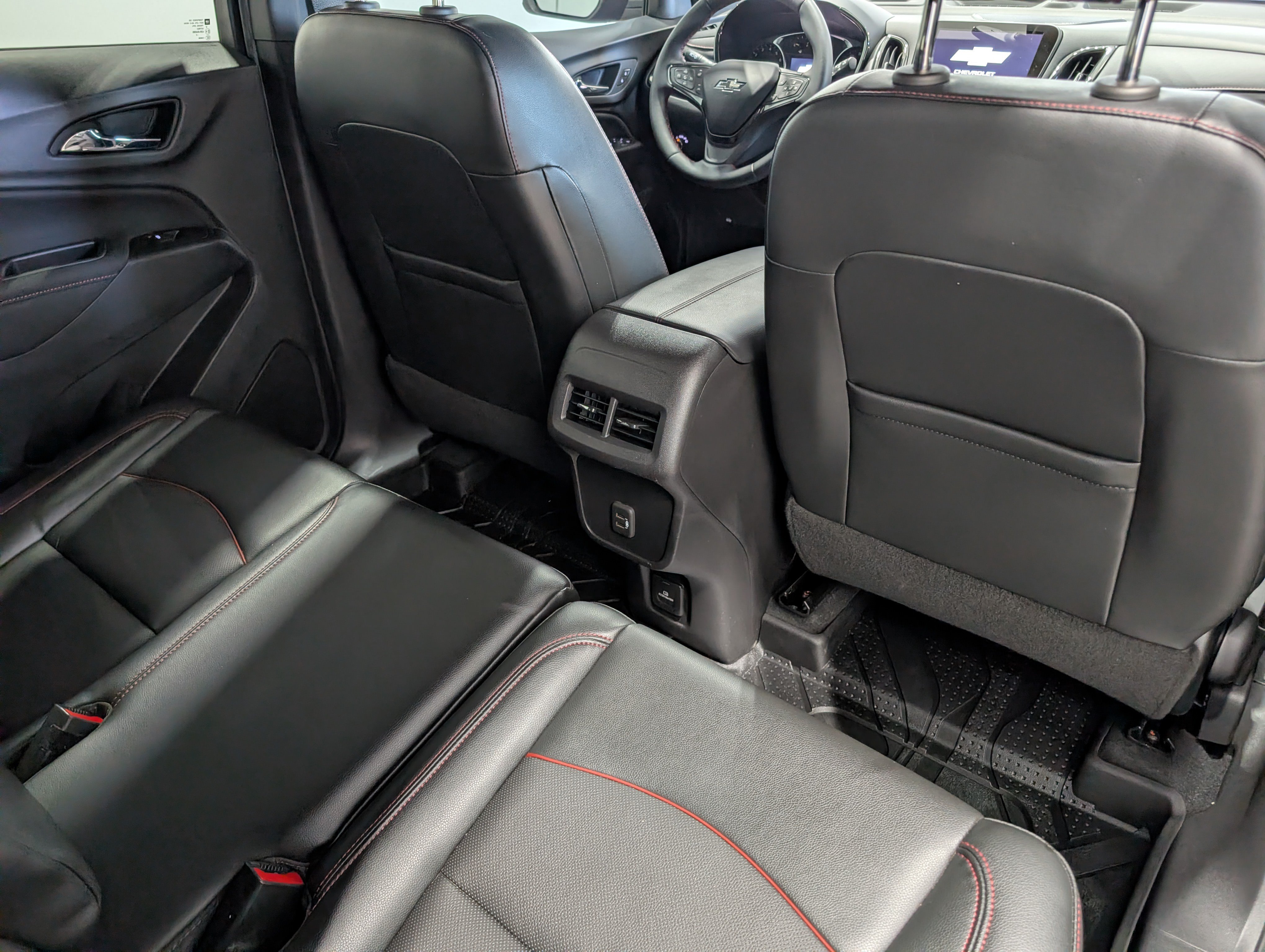 Used 2022 Chevrolet Equinox RS w/ RS Leather Package AWD/4WD image 16
