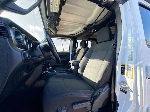 Used 2022 Jeep Gladiator Willys image 23