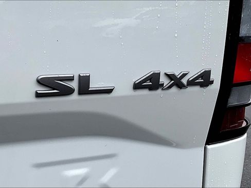 Used 2024 Nissan Frontier SL w/ Technology Package AWD/4WD image 24