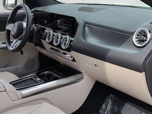 Used 2025 Mercedes-Benz GLA 250 image 22