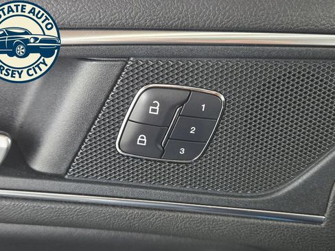 Used 2018 Ford Edge Titanium w/ Equipment Group 302A AWD/4WD image 25