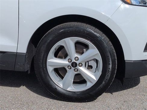 Certified 2023 Ford Edge SE image 11