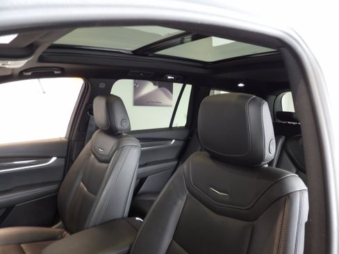 Used 2024 Cadillac XT6 Sport w/ LPO, Floor Liner Package AWD/4WD image 17