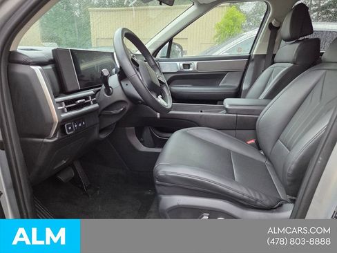 Used 2025 Hyundai Santa Fe SEL FWD image 4
