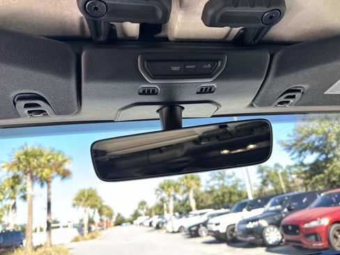 Used 2021 Jeep Gladiator Willys image 25