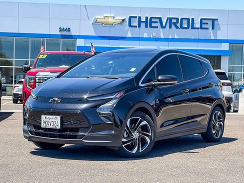 Used 2023 Chevrolet Bolt LT w/ Infotainment Package FWD image 1