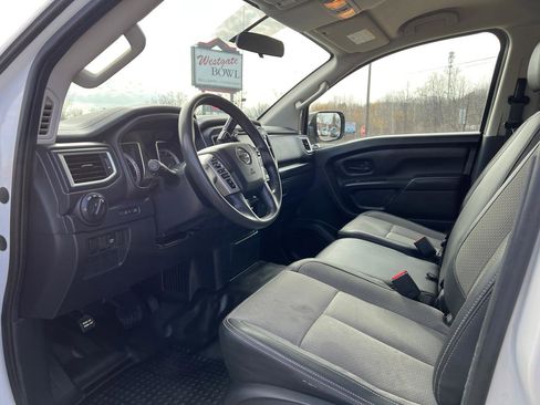 Used 2019 Nissan Titan S image 15
