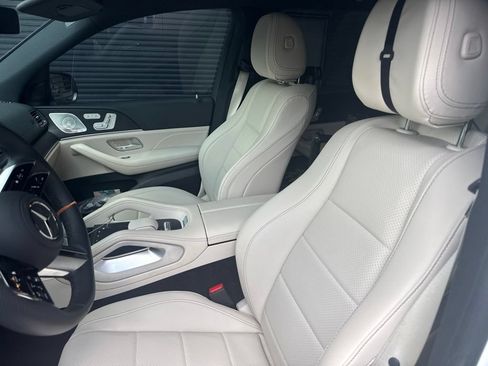 Used 2025 Mercedes-Benz GLS 450 4MATIC image 5