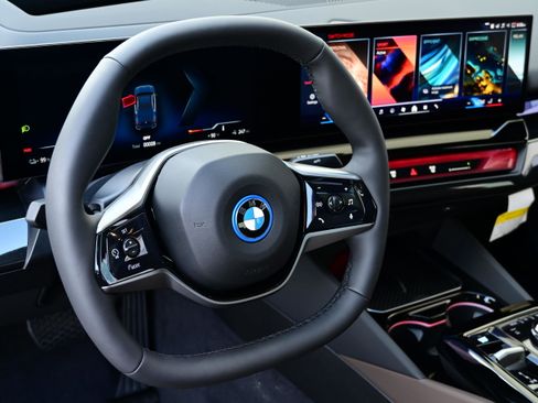 New 2026 BMW i5 eDrive40 image 12