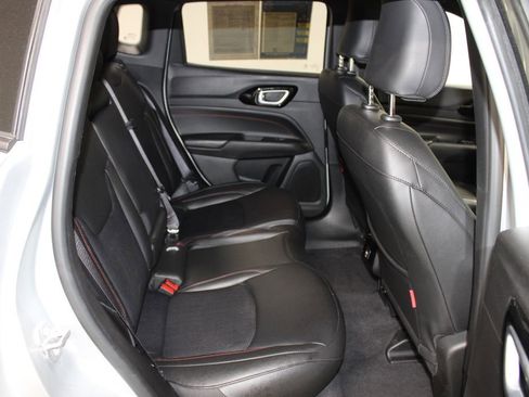 Used 2025 Jeep Compass Trailhawk AWD/4WD image 31