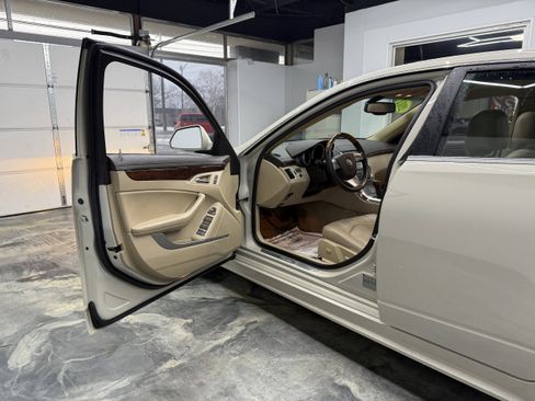 Used 2011 Cadillac CTS Luxury image 10