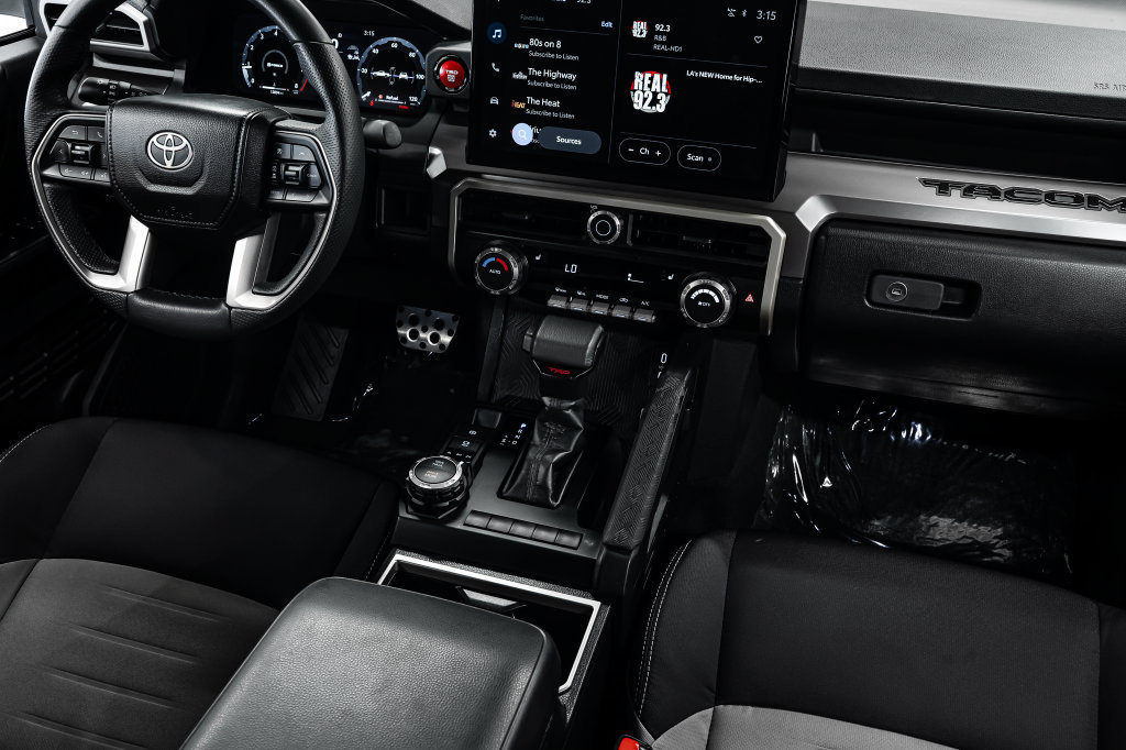 Used 2025 Toyota Tacoma TRD Sport AWD/4WD image 28