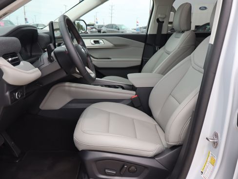 Used 2026 Ford Explorer Active w/ Active Comfort Package AWD/4WD image 9