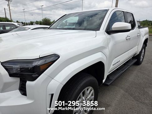 Used 2025 Toyota Tacoma SR5 AWD/4WD image 4