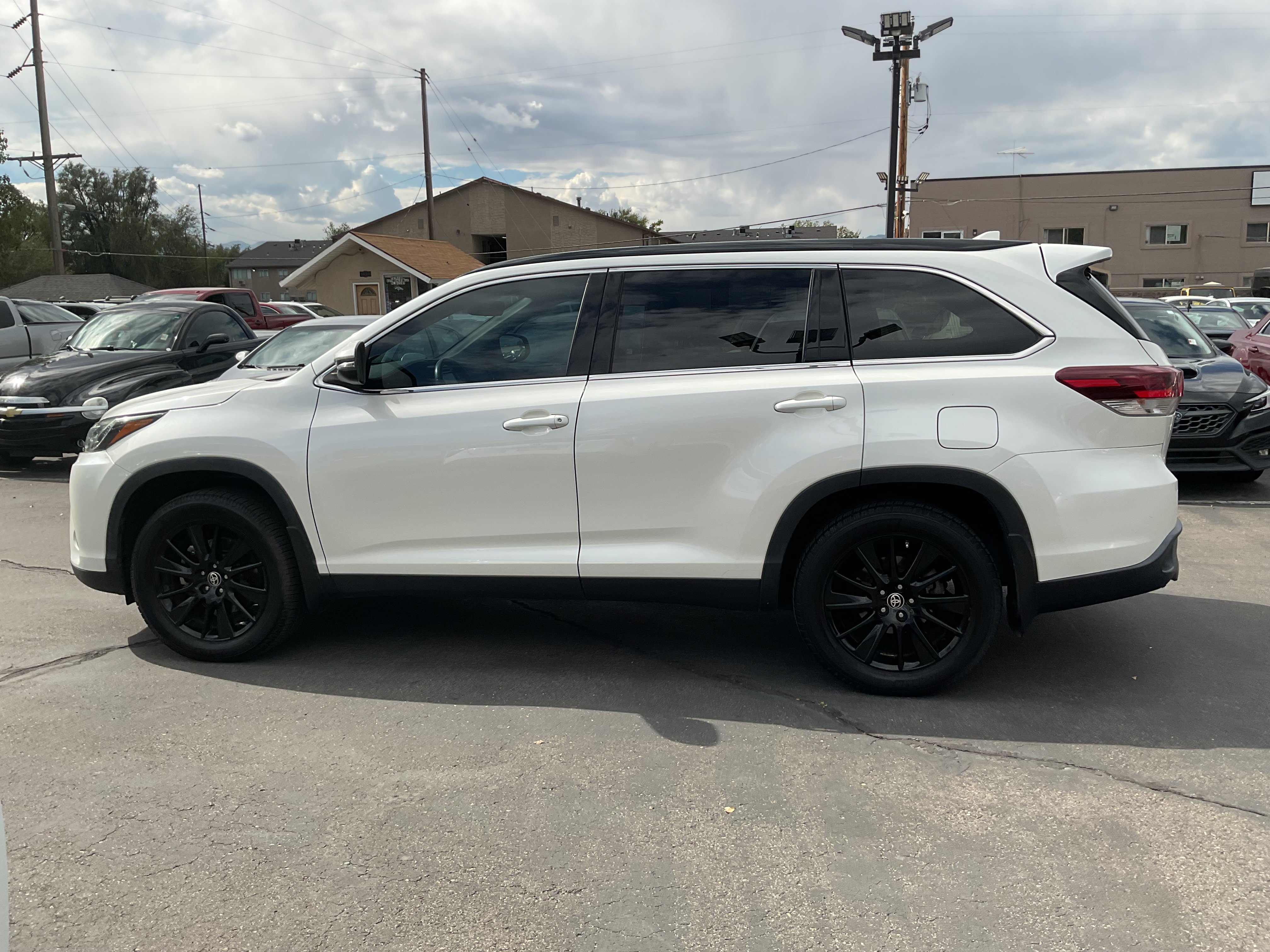 Used 2019 Toyota Highlander SE AWD/4WD image 4