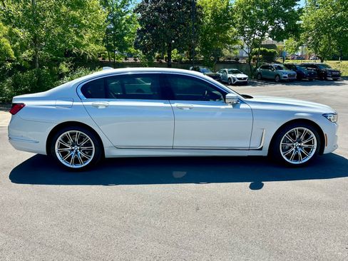 Used 2020 BMW 740i xDrive w/ Premium Package AWD/4WD image 4