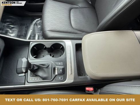 Used 2025 Kia Carnival image 23