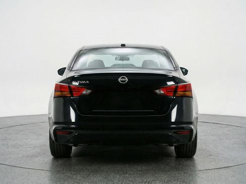 Used 2025 Nissan Altima 2.5 SV image 7